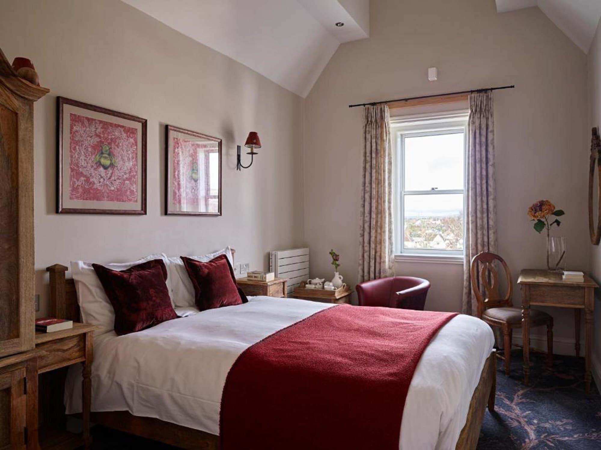 Cotswold Grange Bed & Breakfast Cheltenham Exterior foto A bedroom at the hotel