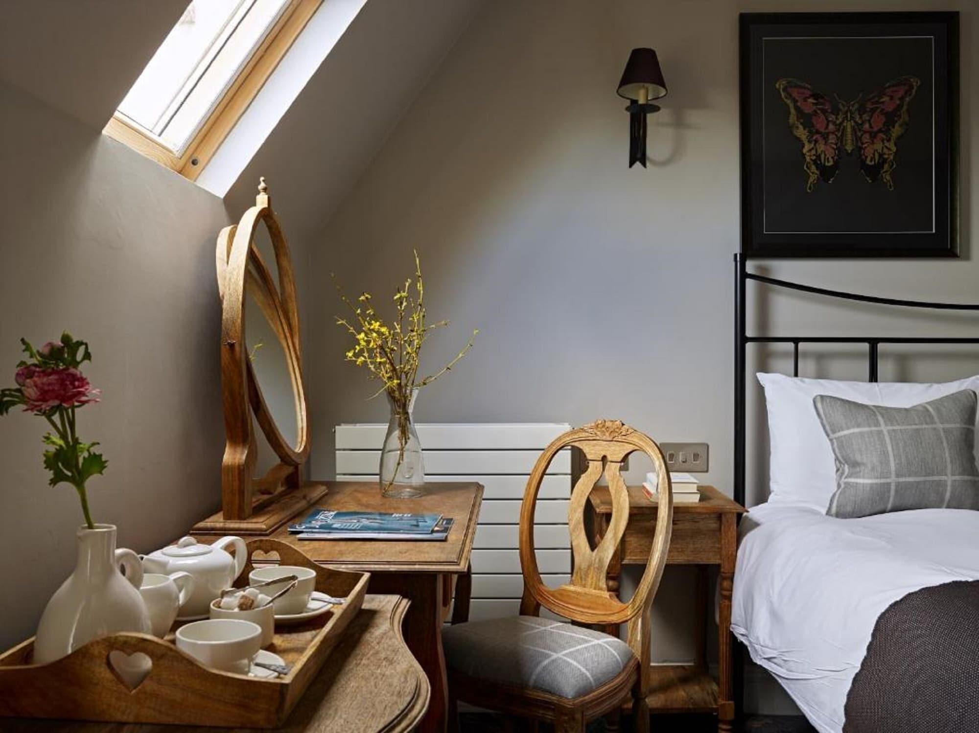 Cotswold Grange Bed & Breakfast Cheltenham Exterior foto A room at The Old Inn