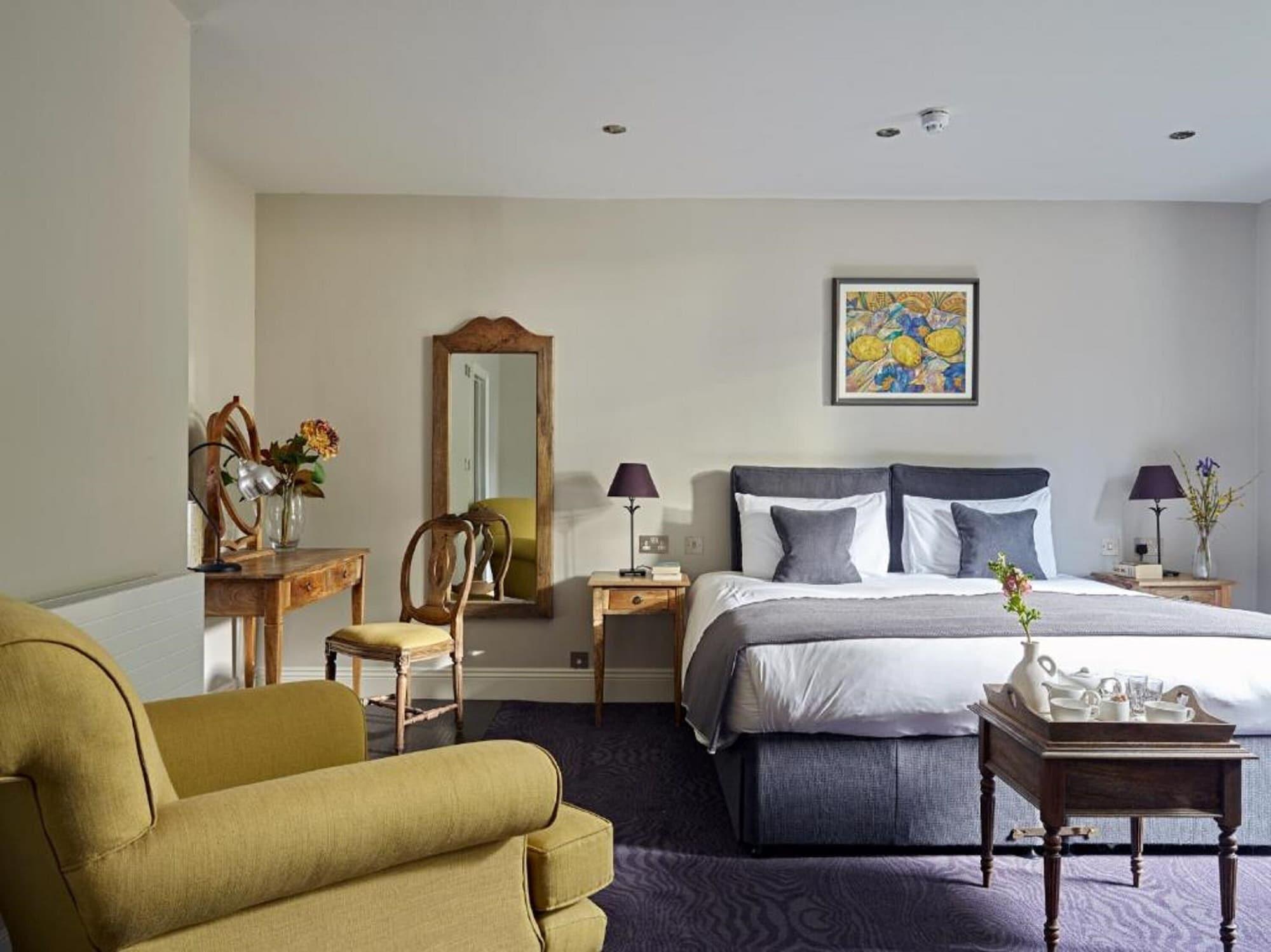 Cotswold Grange Bed & Breakfast Cheltenham Exterior foto A bedroom at The Old parsonage