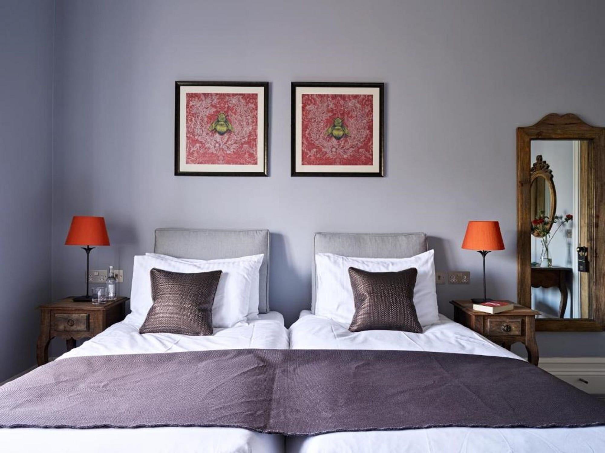 Cotswold Grange Bed & Breakfast Cheltenham Exterior foto A bedroom at the hotel