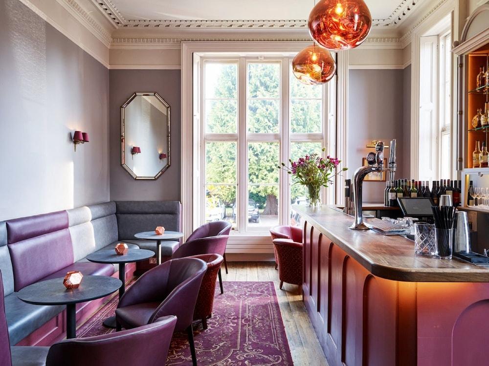 Cotswold Grange Bed & Breakfast Cheltenham Exterior foto The bar at the 2018 refurbishment