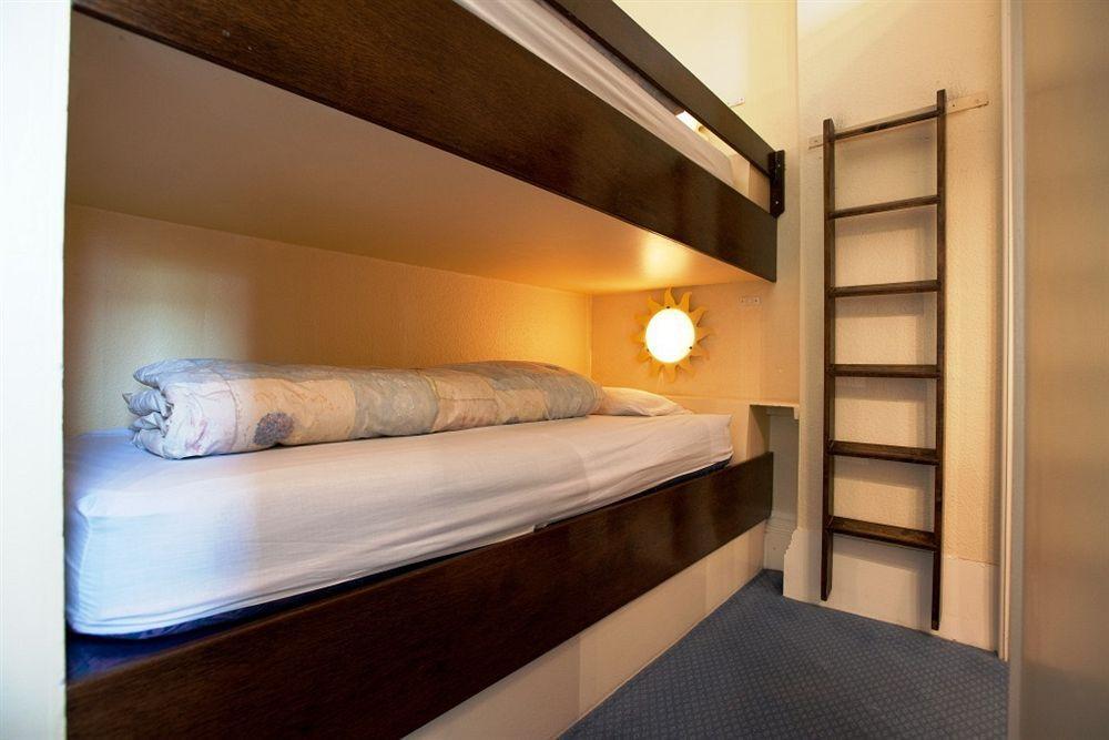 Cotswold Grange Bed & Breakfast Cheltenham Exterior foto A bunk bed
