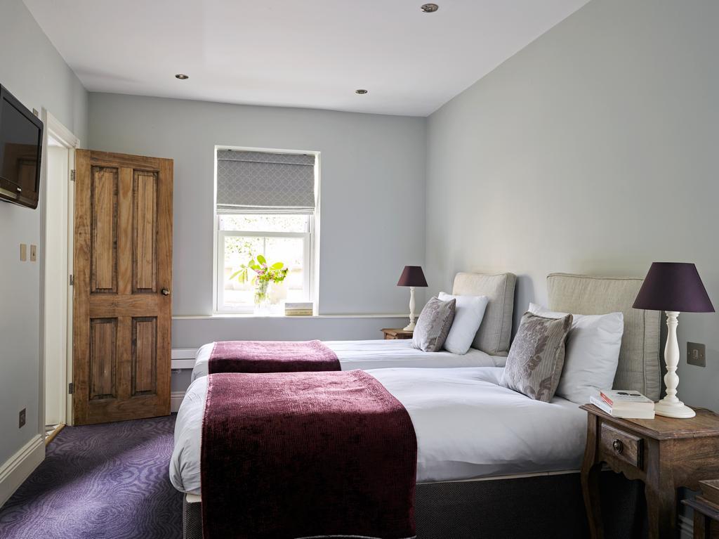 Cotswold Grange Bed & Breakfast Cheltenham Exterior foto A room at the hotel