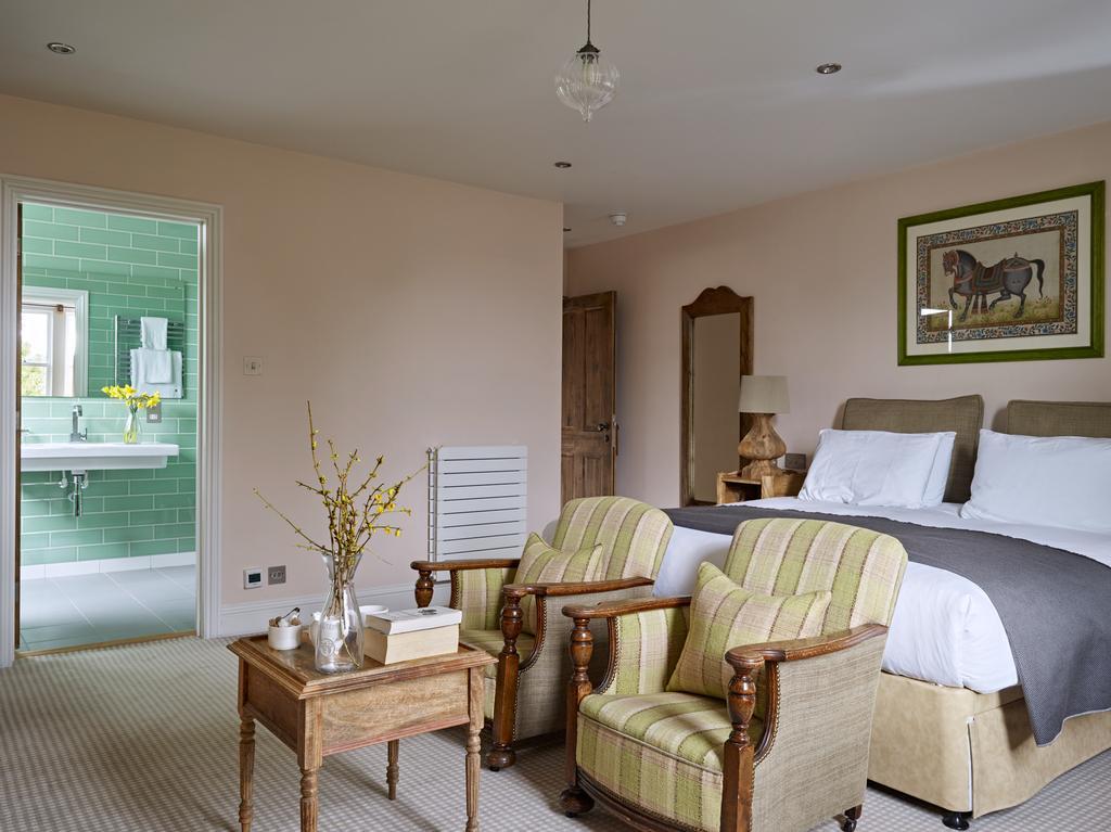 Cotswold Grange Bed & Breakfast Cheltenham Exterior foto A bedroom at the hotel