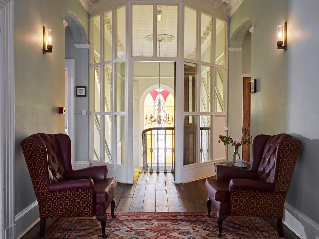 Cotswold Grange Bed & Breakfast Cheltenham Exterior foto The entrance to the hotel