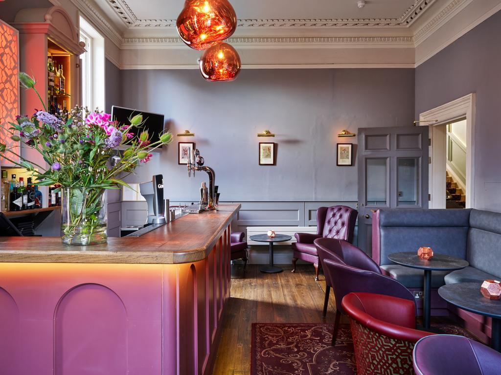 Cotswold Grange Bed & Breakfast Cheltenham Exterior foto The bar at the hotel