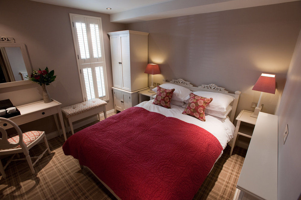 Cotswold Grange Bed & Breakfast Cheltenham Exterior foto A bedroom