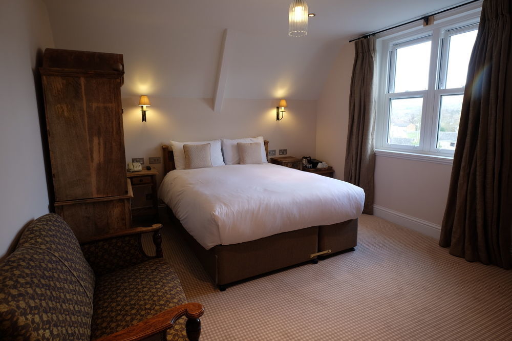 Cotswold Grange Bed & Breakfast Cheltenham Exterior foto A bedroom at the hotel