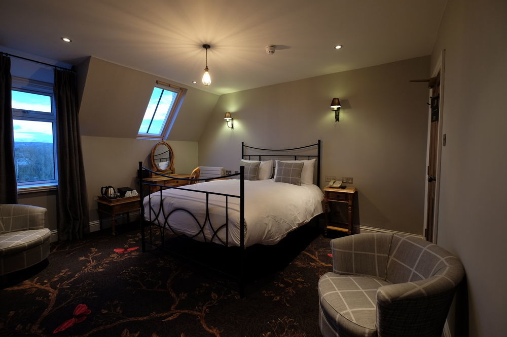 Cotswold Grange Bed & Breakfast Cheltenham Exterior foto A bedroom at the hotel