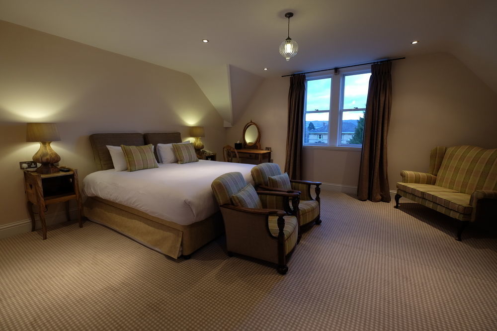 Cotswold Grange Bed & Breakfast Cheltenham Exterior foto A bedroom at the hotel