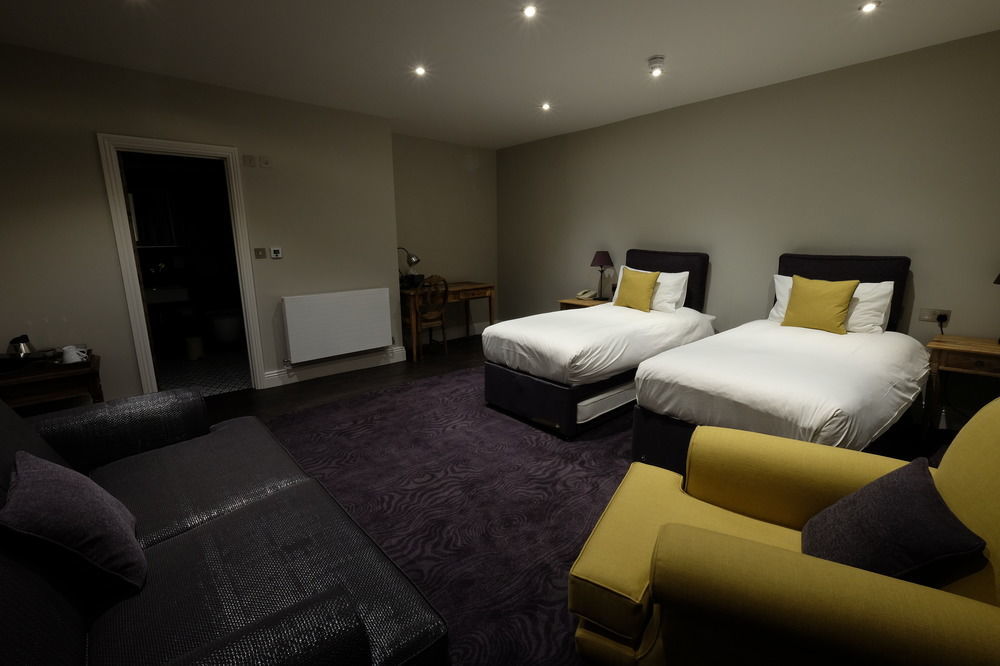 Cotswold Grange Bed & Breakfast Cheltenham Exterior foto A room at the hotel