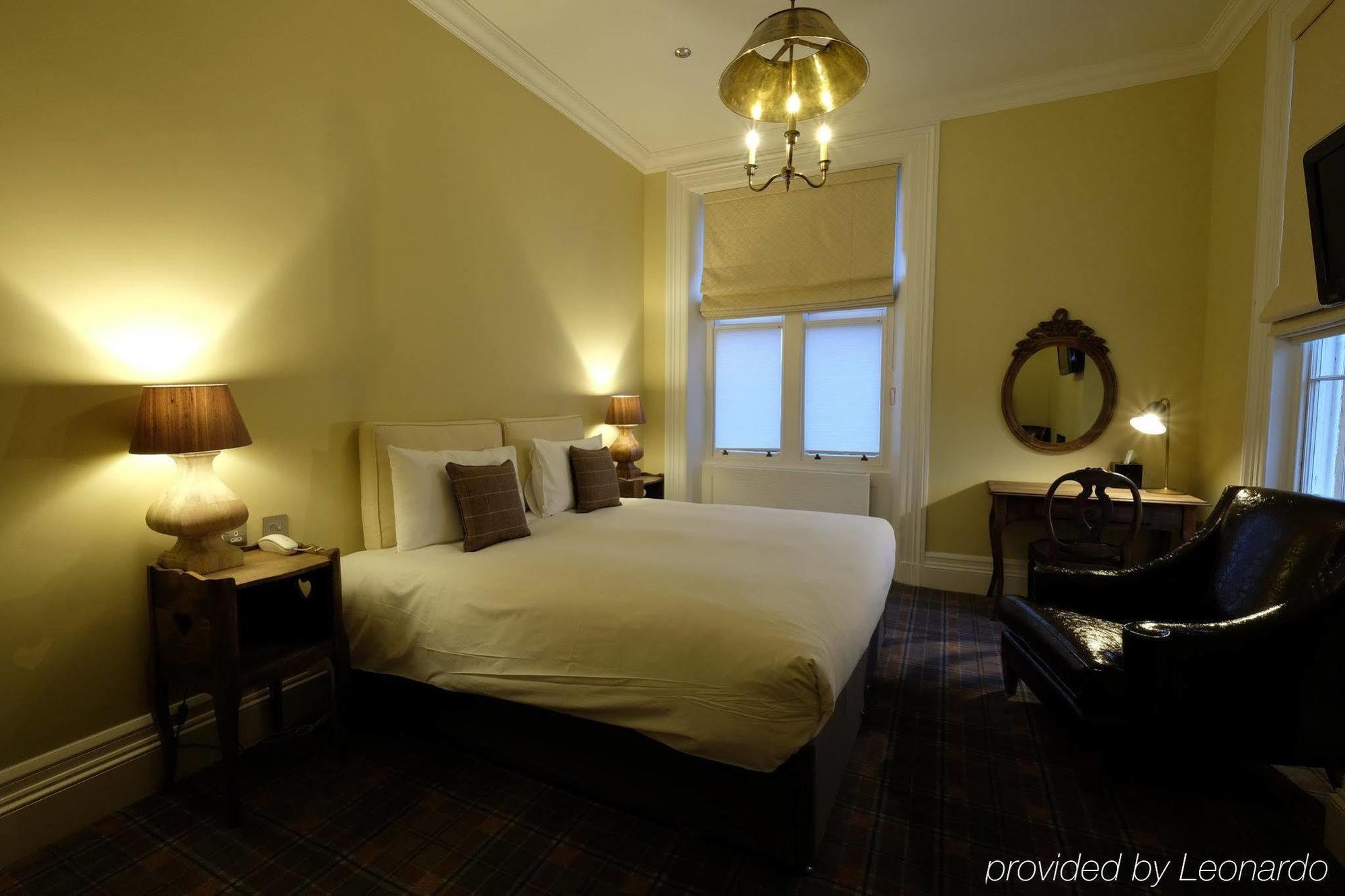 Cotswold Grange Bed & Breakfast Cheltenham Exterior foto A room at the hotel