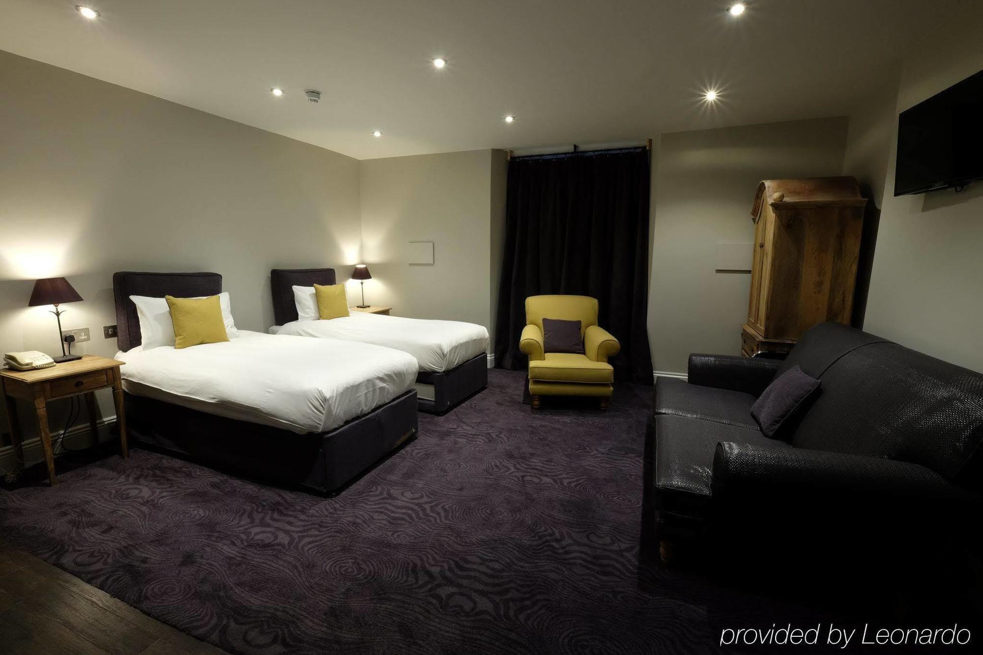 Cotswold Grange Bed & Breakfast Cheltenham Exterior foto A room at the hotel