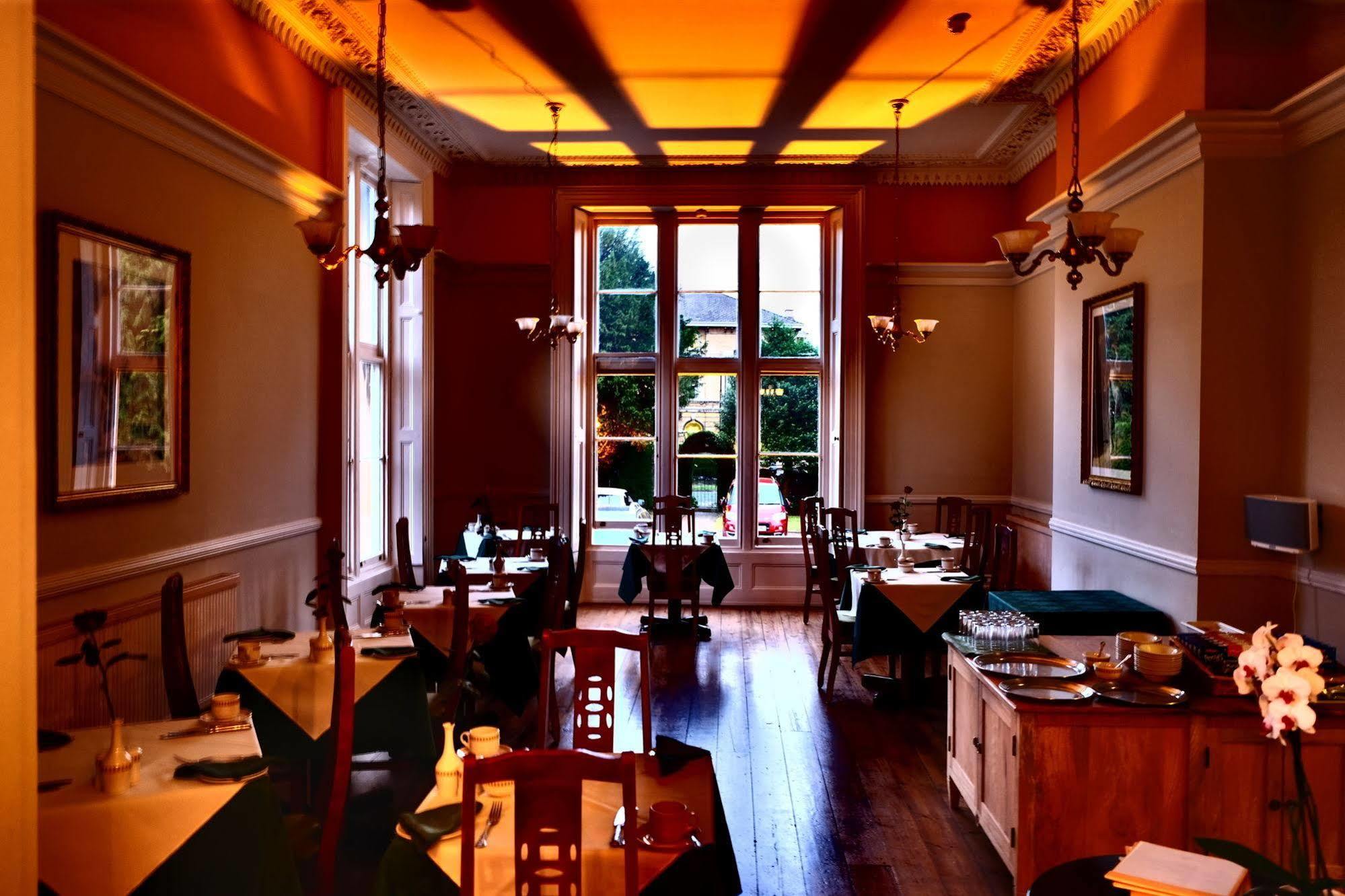 Cotswold Grange Bed & Breakfast Cheltenham Exterior foto The restaurant at the 1886 Crescent Hotel