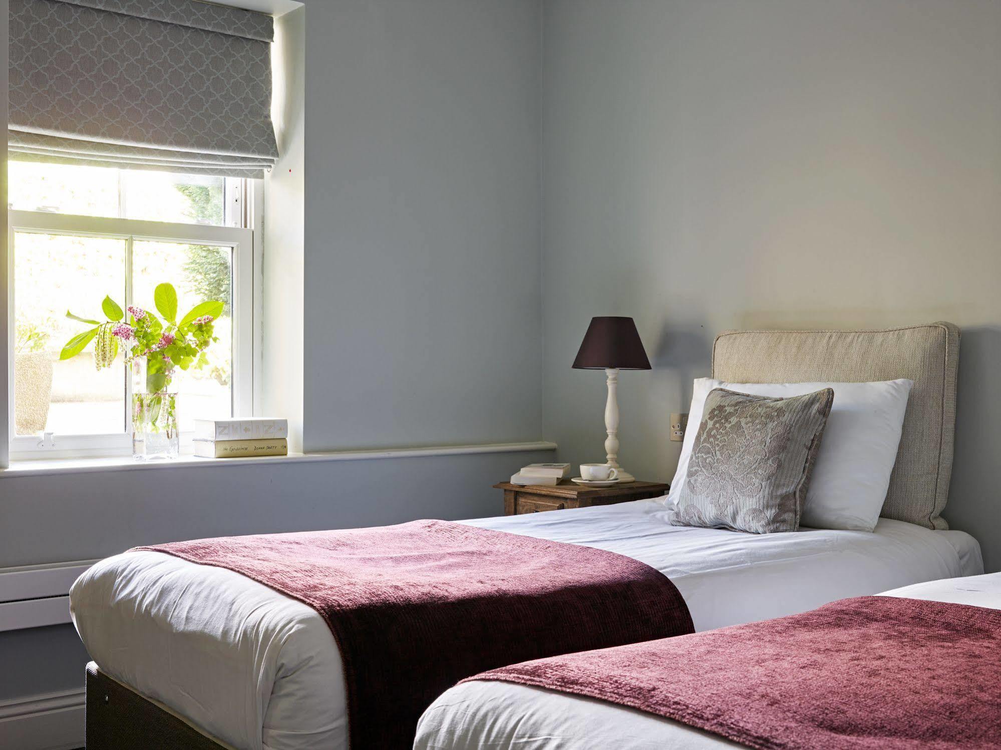 Cotswold Grange Bed & Breakfast Cheltenham Exterior foto A room at the hotel